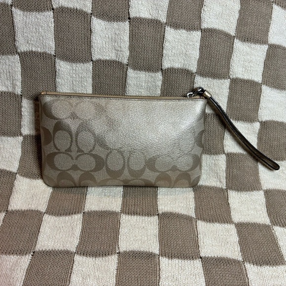 Coach large wristlet in signature canvas - Picture 10 of 10